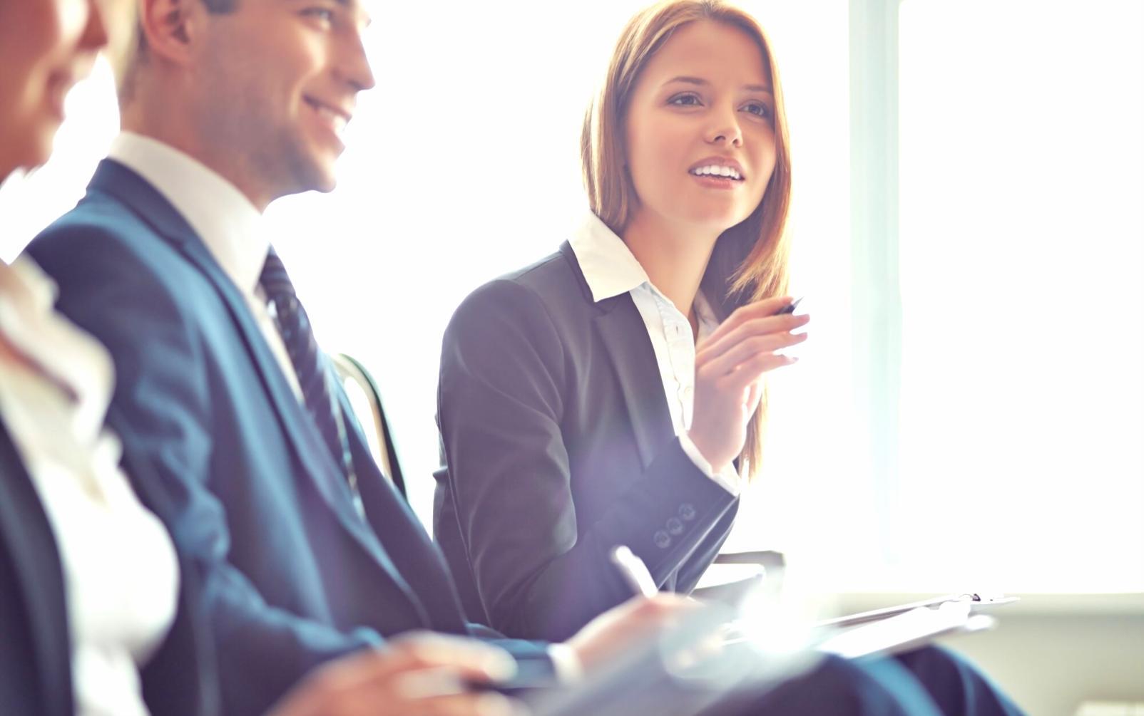 Environnement de travail moderne d'analyse financière